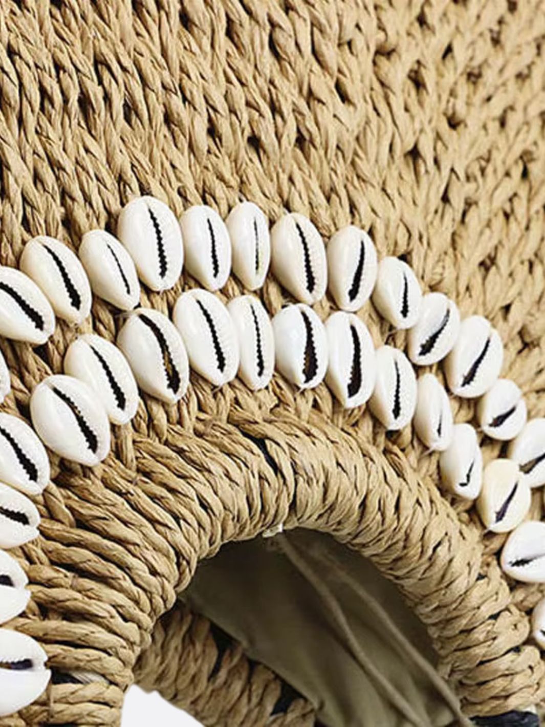 Straw bag with shell
